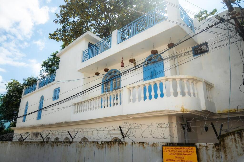 Blue Door Villa By Homeyhuts Rajpur Экстерьер фото